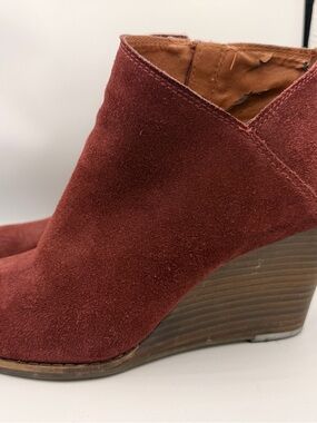 Lucky Brand Women's Burgundy Suede Wedge Ankle Bootie